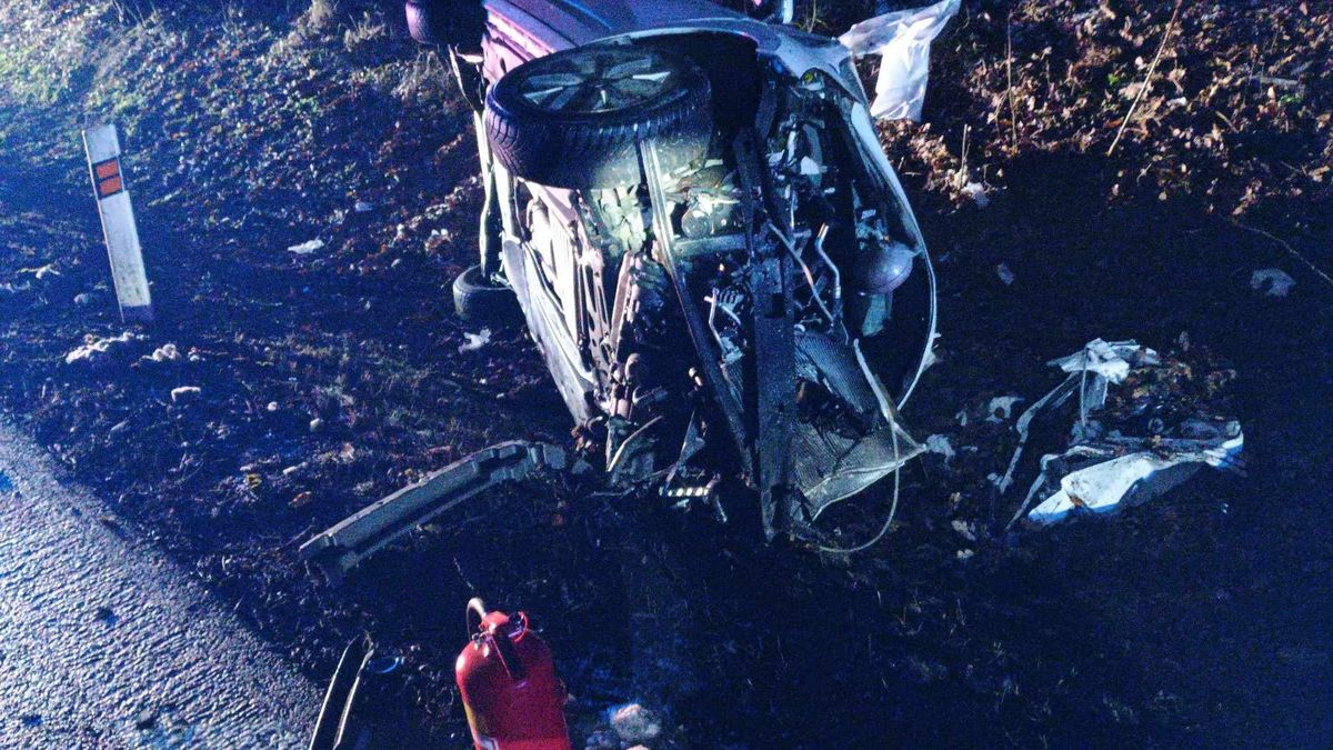 Na Strakonicku se srazilo osobní auto s nákladním. Jednoho řidiče našli v bezvědomí